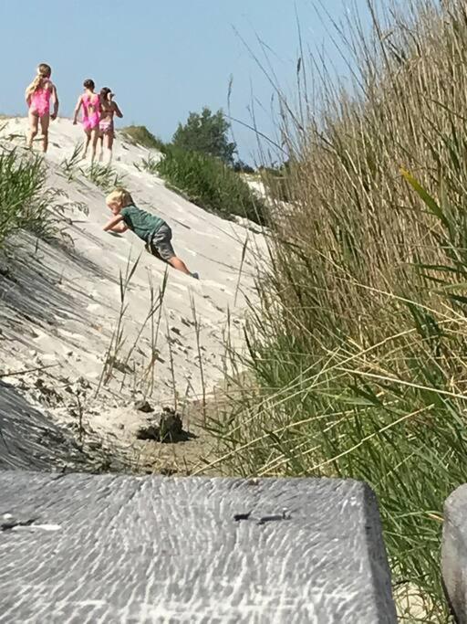 Strandvakantiehuisje! Воркум Экстерьер фото